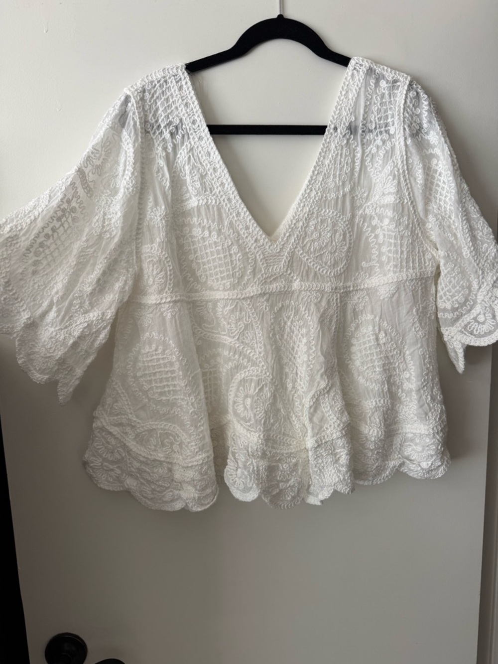 POL White Lace V-Neck Peasant Blouse